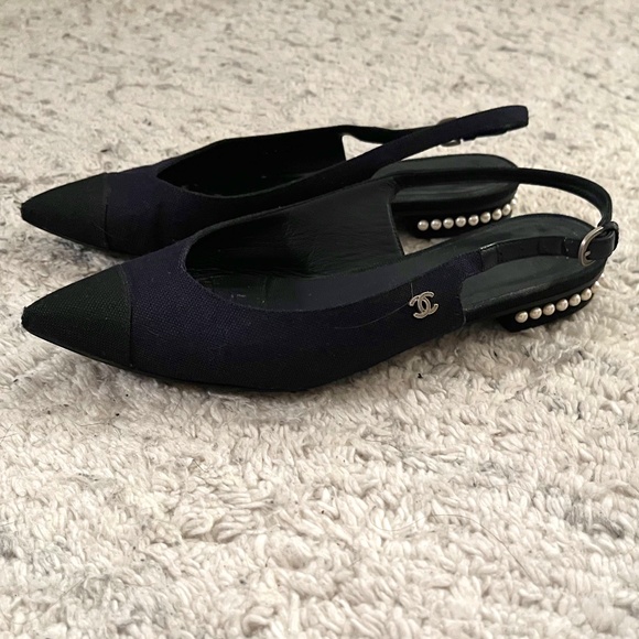 Chanel Two Tone Navy and Black Canvas Pearl Detail Slingback Flats - Picture 1 of 3